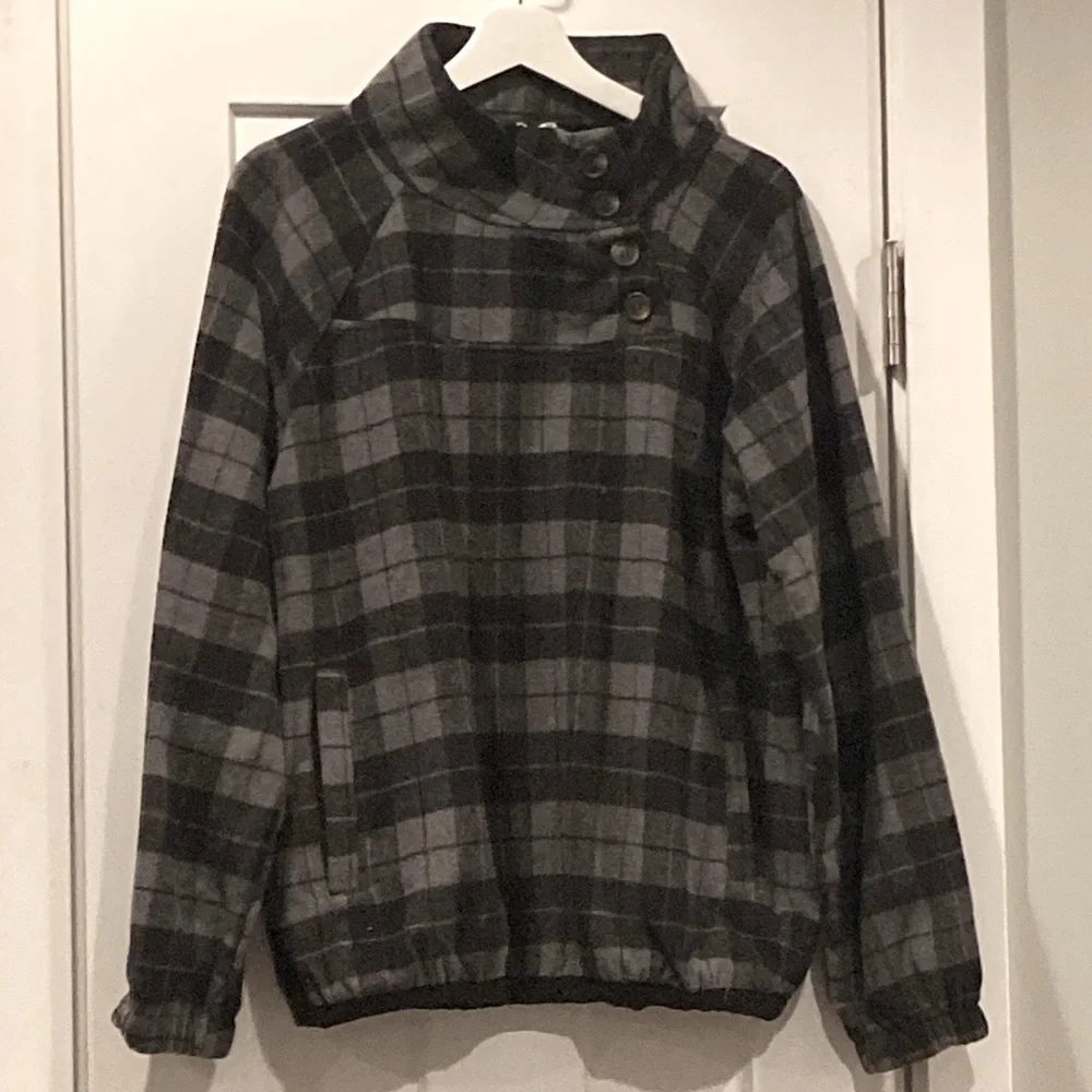 Hem & Thread pullover - Picture 1 of 7